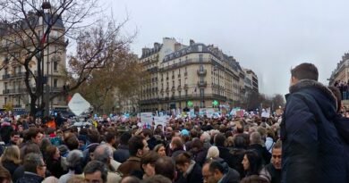 Nearly 1,000 Arrested in France After Another Day of Mass Protests